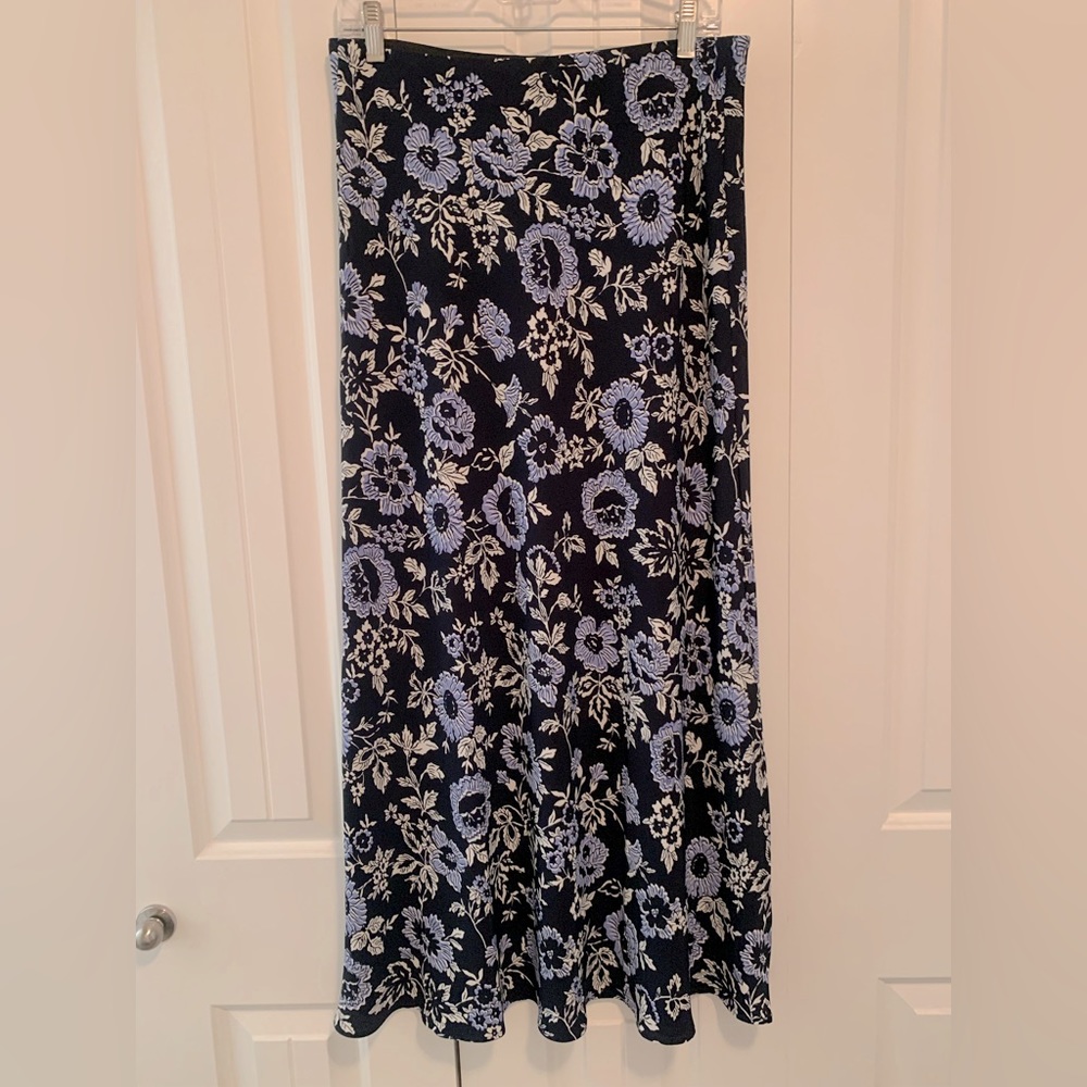 LOFT Navy & white skirt Med NWT